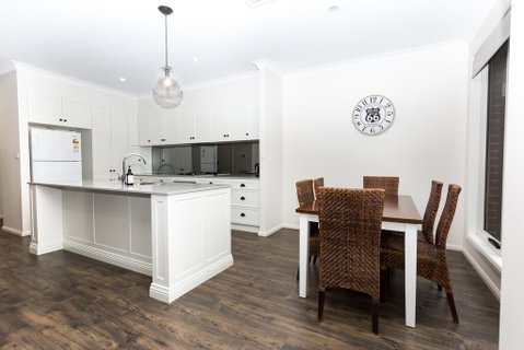 4 Bedroom Inner City Townhouse - SLEEPS 9 !! - Accommodation Kalgoorlie 3