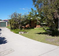4 Boronia Place - Rainbow Beach Perfect convenient location Fenced yard - Accommodation Kalgoorlie