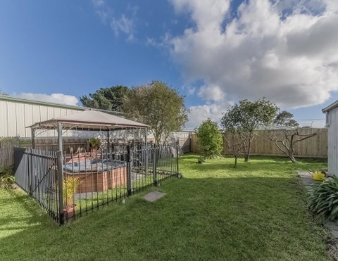 4 Lansell Road, Cowes - Accommodation Kalgoorlie 1