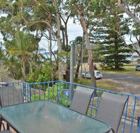 5 'Ocean Breeze' Shoal Bay Avenue - Fabulous location opposite Shoal Bay beach - Accommodation Kalgoorlie