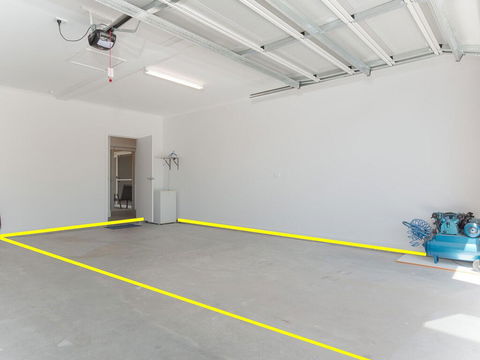 5 Bent Street - Huge House With Foxtel & Aircon - Accommodation Kalgoorlie 1