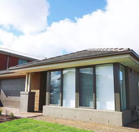 5Bed 2Bath Family House in Werribee - Accommodation Kalgoorlie