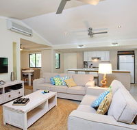 6 Orania Court - Rainbow Shores Absolutely gorgeous beach side property within 200 metres walk to the beach - Accommodation Kalgoorlie