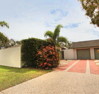 6 Petrie Ave Marcoola Pet Friendly Linen supplied - Accommodation Kalgoorlie