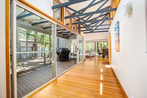 8 Satinwood Drive - Rainbow Shores, Architecturally Designed, Pool, Walk To Beach - Accommodation Kalgoorlie 1