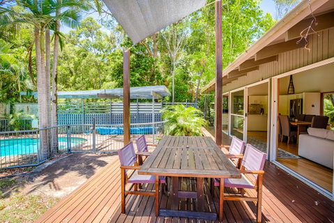 8 Satinwood Drive - Rainbow Shores, Architecturally Designed, Pool, Walk To Beach - Accommodation Kalgoorlie 2
