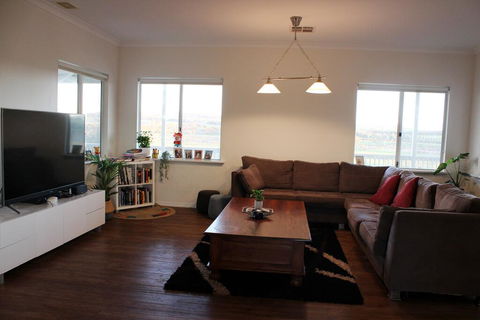 A Better Life Animal Sanctuary FarmStay - Private Two-Bedrooms, Lounge Room & Bathroom & Toilet, Shared Kitchen - Accommodation Kalgoorlie 3