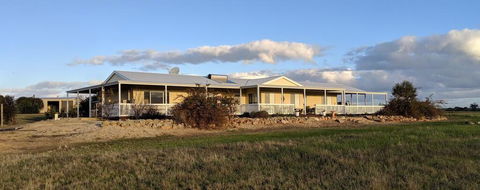 A Better Life Animal Sanctuary FarmStay - Private Two-Bedrooms, Lounge Room & Bathroom & Toilet, Shared Kitchen - Accommodation Kalgoorlie 0