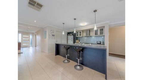 A TOUCH OF CLASS - PET FRIENDLY (OUTSIDE ONLY) - Accommodation Kalgoorlie 3