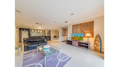 A TOUCH OF CLASS - PET FRIENDLY (OUTSIDE ONLY) - Accommodation Kalgoorlie 2