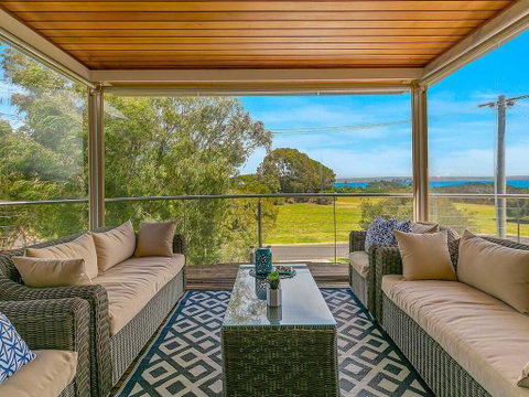 A Wave From It All - Accommodation Kalgoorlie 1