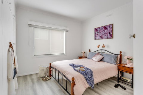 A Wave From It All - Accommodation Kalgoorlie 0