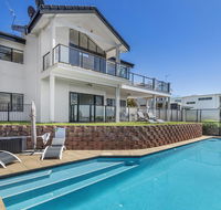 Above and Beyond - Beautiful Home with Pool - Accommodation Kalgoorlie