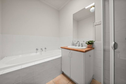 Doncaster East Home Walking To Shops Restaurants - Accommodation Kalgoorlie 3