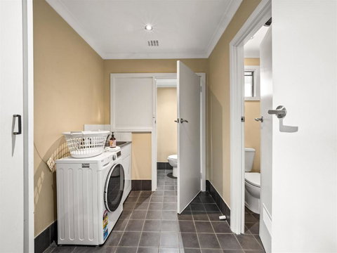 Eagle Bay Beach House - 300m To The Beach! - Accommodation Kalgoorlie 4