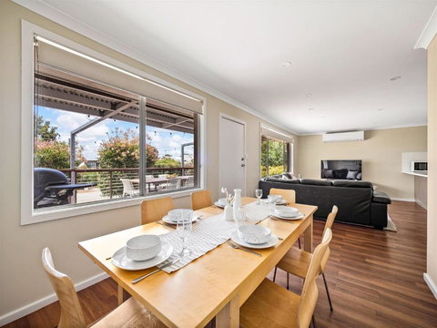 Eagle Bay Beach House - 300m To The Beach! - Accommodation Kalgoorlie 3