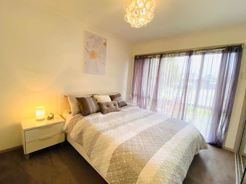 ENTIRE HOME IN WERRIBEE,BEST POSSIBLE LOCATION YOU CAN FIND - Accommodation Kalgoorlie 3
