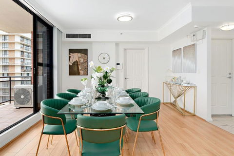 Epic CBD City View 3BR Penthouse Walk To Station&shopping Centre - Accommodation Kalgoorlie 0