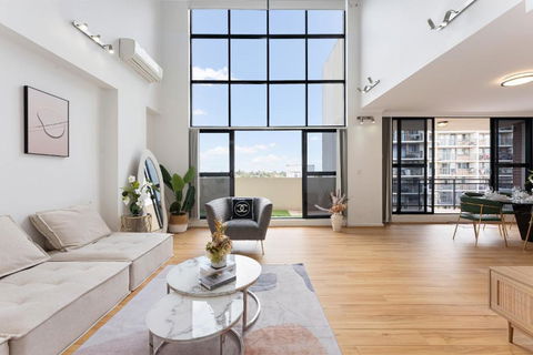Epic CBD City View 3BR Penthouse Walk To Station&shopping Centre - Accommodation Kalgoorlie 2