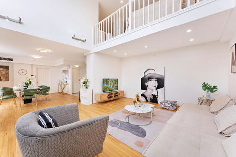 Epic CBD City View 3BR Penthouse Walk To Station&shopping Centre - Accommodation Kalgoorlie 1