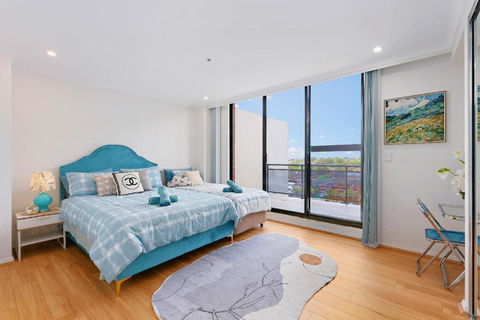 Epic CBD City View 3BR Penthouse Walk To Station&shopping Centre - Accommodation Kalgoorlie 3