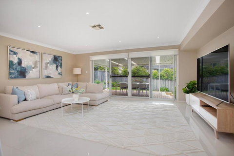 Entire Home In Park Central - Family-Friendly Getaway - Walk To Parks, Shops And Transport In Macarthur - Accommodation Kalgoorlie 2