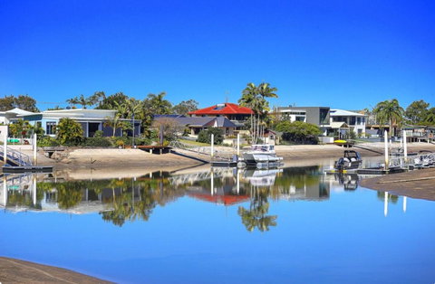 Fabulous Canal-front Unit In Mooloolaba - Accommodation Kalgoorlie 1