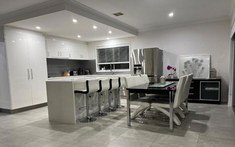 Gungahlin Luxe 5 Bedroom 2 Storey Home With Views Canberra - Accommodation Kalgoorlie 4