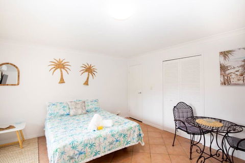 GORGEOUS STUDIO + 100M TO BEACH + POOL - Accommodation Kalgoorlie 0