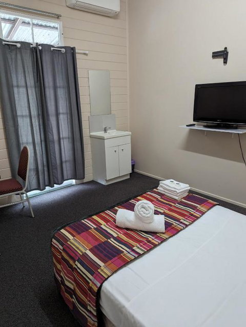 GRAND CENTRAL HOTEL PROSERPINE - Accommodation Kalgoorlie 3