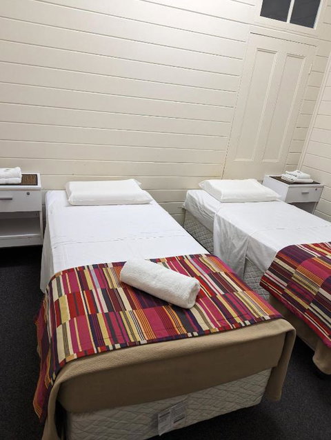 GRAND CENTRAL HOTEL PROSERPINE - Accommodation Kalgoorlie 4