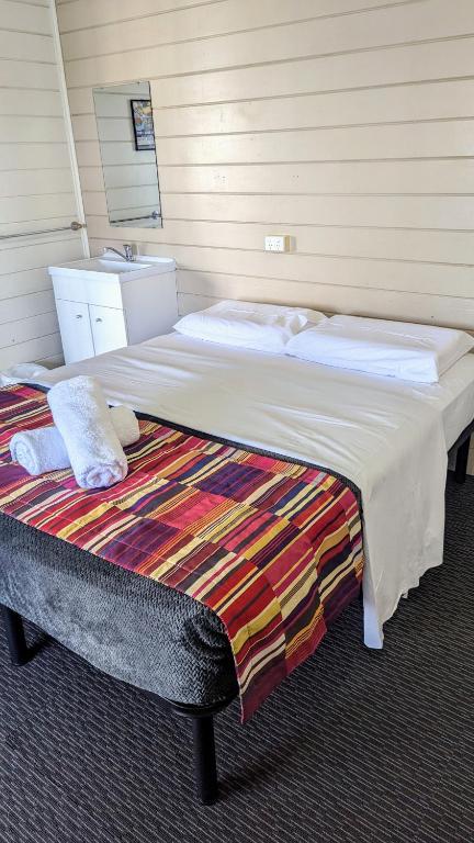 GRAND CENTRAL HOTEL PROSERPINE - Accommodation Kalgoorlie 0