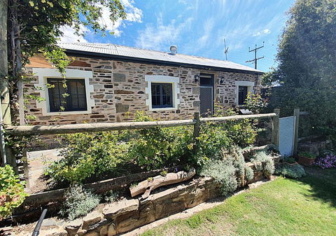 Griffiths Cottage - Accommodation Kalgoorlie 0