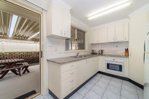 H1211 Mission Terrace Lakewood Heights Estate - Accommodation Kalgoorlie 4