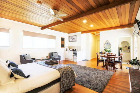 Hahndorf Lodge Pioneer Suite - Main Street Hahndorf On Site Secure Parking - Accommodation Kalgoorlie 2