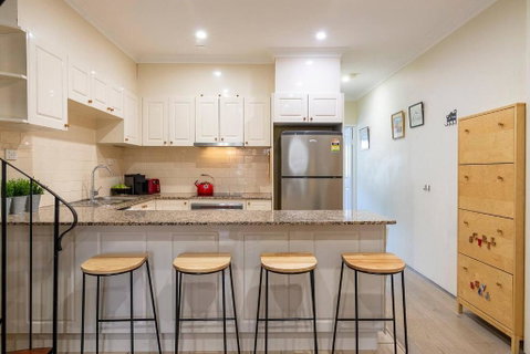 Hip Inner-City Living In Vibrant Erskineville - Accommodation Kalgoorlie 2