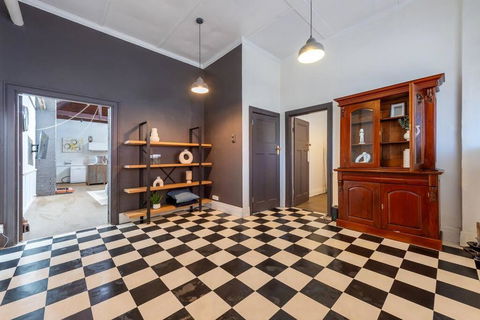 Historical Building Dating Back To 1900 - Accommodation Kalgoorlie 2