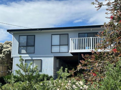 Iconic Beach House On Bruce - Accommodation Kalgoorlie 0