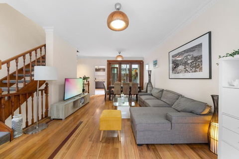 Ideally Located 3 BR With Parking & Central & Darling Harbour-10 Mins Walk - Accommodation Kalgoorlie 0