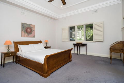 Incredible 3-Bed Renovated Home With Huge Garden - Accommodation Kalgoorlie 1