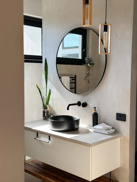 INDICA HEMP HOUSE - Multi Award Winning-Luxury-Eco Designed House-lake Views-hot Tub-Cinema - Accommodation Kalgoorlie 3