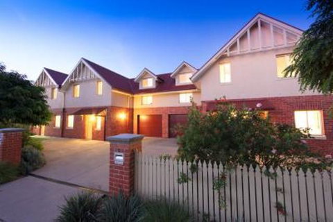 Albury Suites - Schubach Street - Accommodation Kalgoorlie 1