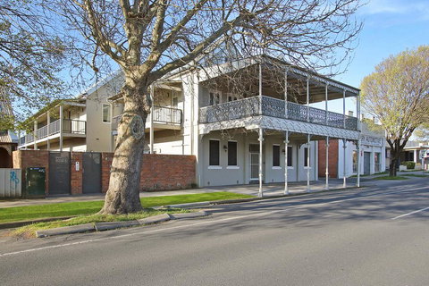Albury Suites - Waterstreet - Accommodation Kalgoorlie 1