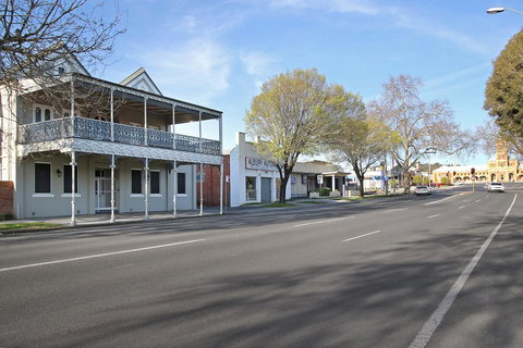 Albury Suites - Waterstreet - Accommodation Kalgoorlie 2