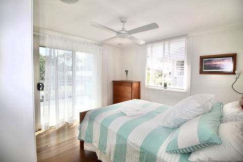 Aloha Alex Beach House Pet-friendly- 450m To The Beach - Accommodation Kalgoorlie 0