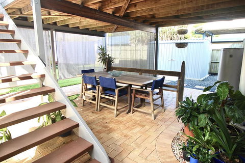 Aloha Alex Beach House Pet-friendly- 450m To The Beach - Accommodation Kalgoorlie 1