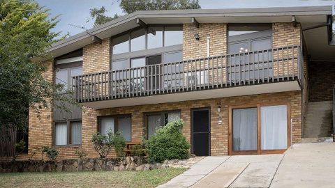 Alpine House - Views Over Lake Jindabyne And The Snowy Mountains - Accommodation Kalgoorlie 0