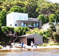 Amazing Ansons Bay Absolute Waterfront Beach House - Accommodation Kalgoorlie