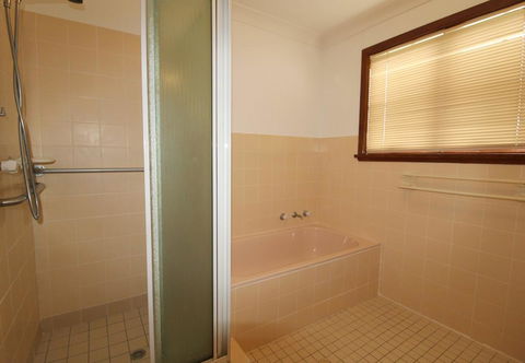 Amzaz, 15 Korogora Street - Accommodation Kalgoorlie 0