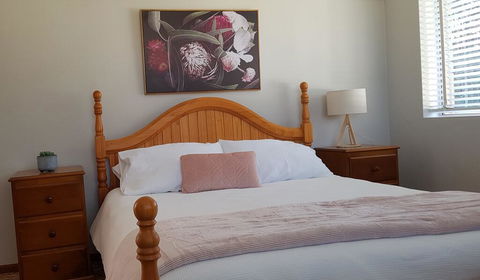 Apartment With Sweeping View Of The Bay, 2 Bedrooms, Sleeps 5 - Accommodation Kalgoorlie 1